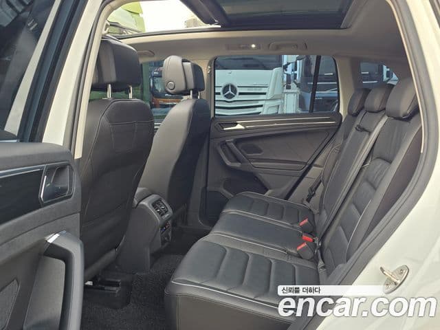 Volkswagen Tiguan 2021 — ფოტო 12/20