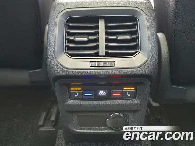 Volkswagen Tiguan 2021 — ფოტო 4/20