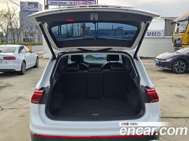 Volkswagen Tiguan 2021 — Photo 7/20
