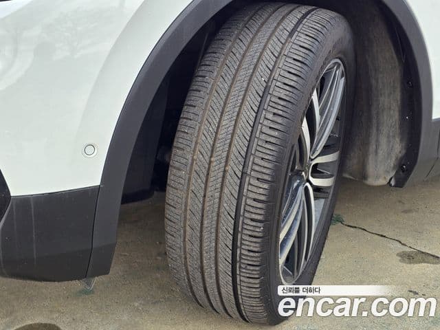 Volkswagen Tiguan 2021 — Photo 19/20