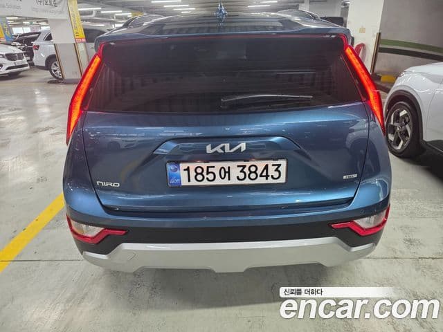 Kia Niro 2022 — Şəkil 15/16
