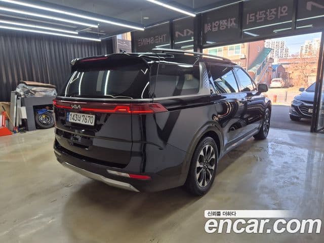 Kia Carnival 2023 — ფოტო 4/20
