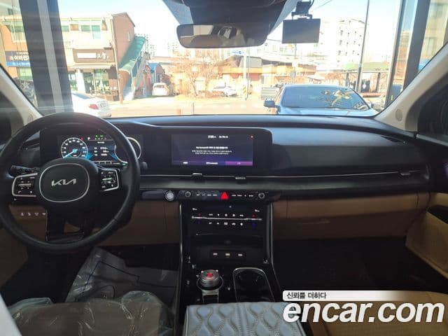 Kia Carnival 2023 — ფოტო 5/20