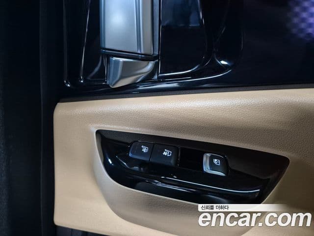 Kia Carnival 2023 — ფოტო 10/20