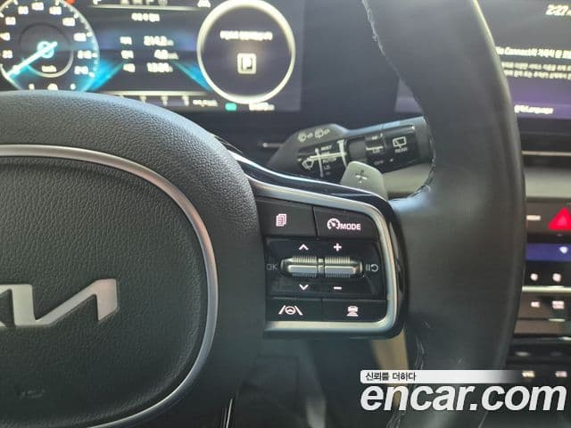 Kia Carnival 2023 — ფოტო 11/20