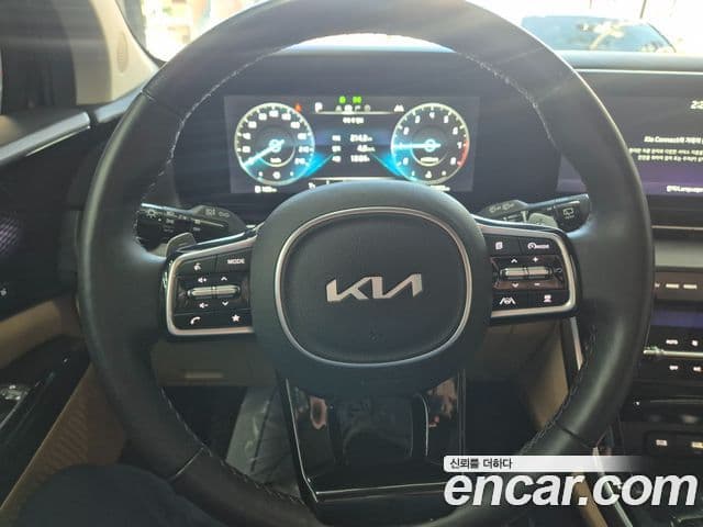 Kia Carnival 2023 — ფოტო 15/20