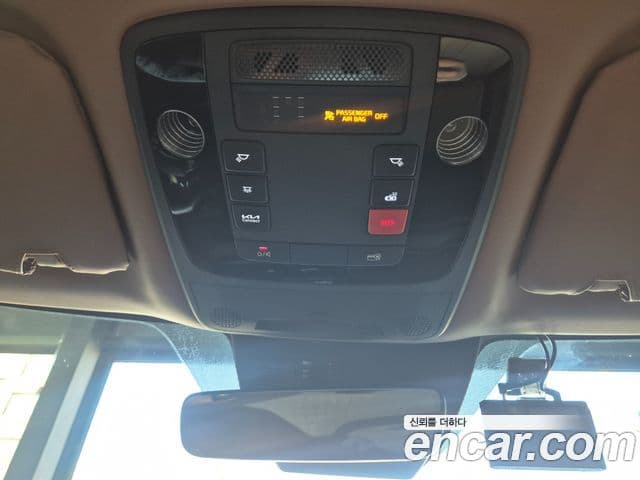 Kia Carnival 2023 — ფოტო 16/20