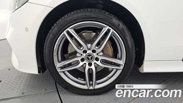 Mercedes-Benz E-Class 2018 — фото 5 из 20