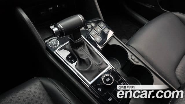 Kia Sportage 2023 — ფოტო 19/20