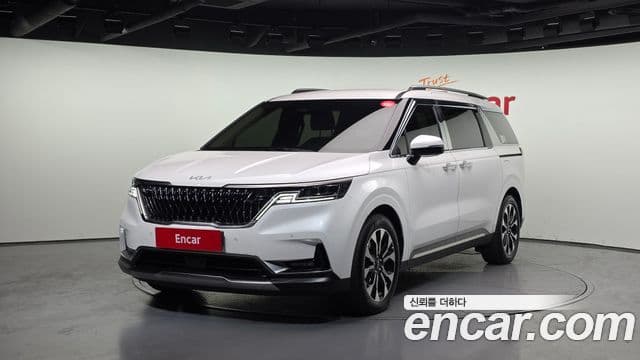 Kia Carnival 2023 — Фото 1/20