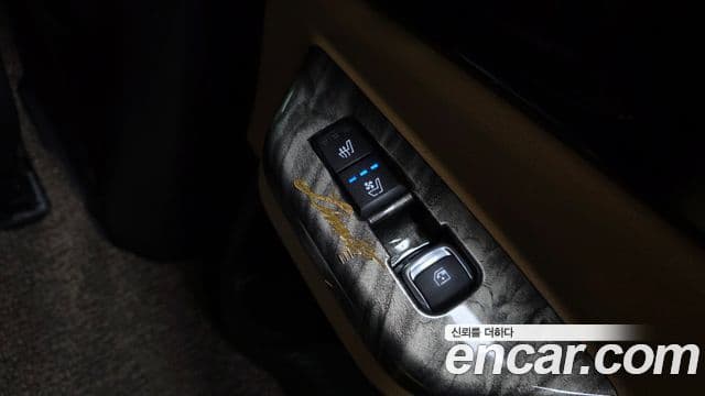 Kia Carnival 2023 — Фото 18/20