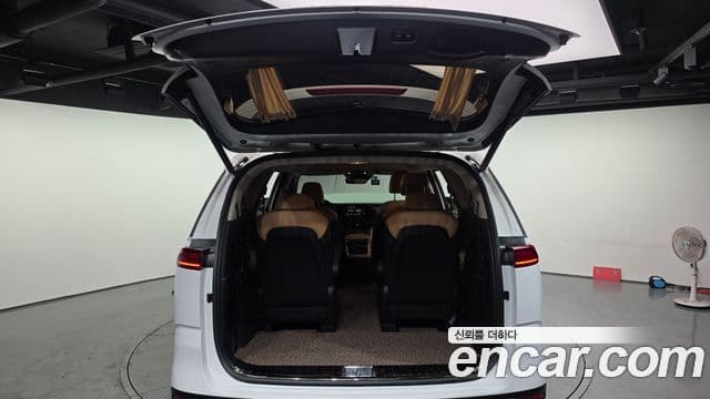 Kia Carnival 2023 — Фото 20/20