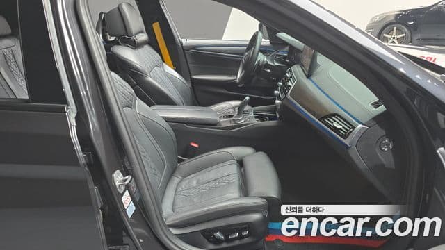 BMW 5 Series 2023 — Şəkil 10/20