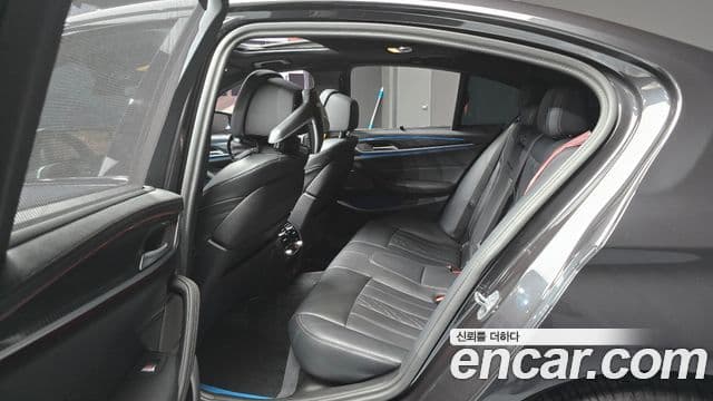 BMW 5 Series 2023 — Şəkil 12/20