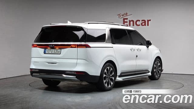 Kia Carnival 2022 — ფოტო 2/20
