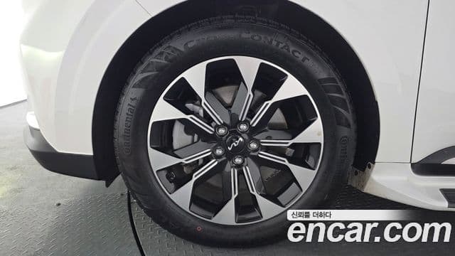 Kia Carnival 2022 — ფოტო 5/20