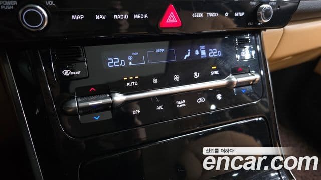 Kia Carnival 2022 — ფოტო 16/20