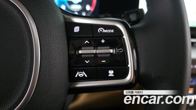 Kia Carnival 2022 — ფოტო 18/20