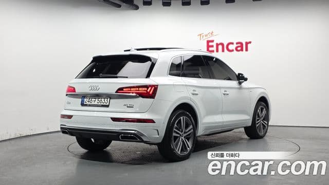 Audi Q5 2023 — Фото 2/20
