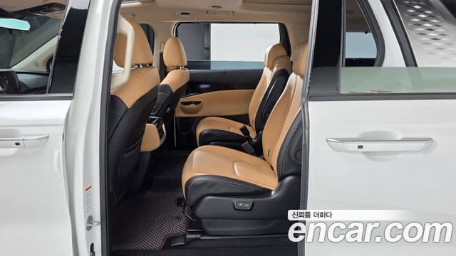 Kia Carnival 2022 — Фото 12/20