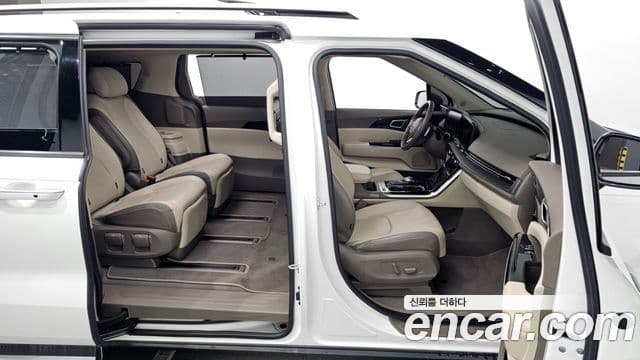 Kia Carnival 2020 — Фото 12/20