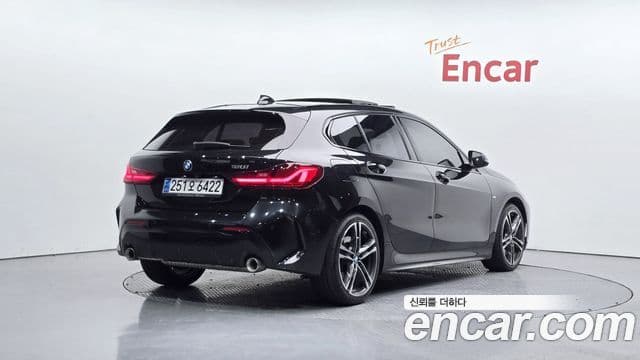BMW 1 Series 2023 — ფოტო 6/20