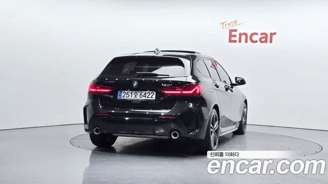 BMW 1 Series 2023 — ფოტო 8/20
