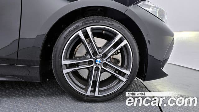 BMW 1 Series 2023 — ფოტო 18/20
