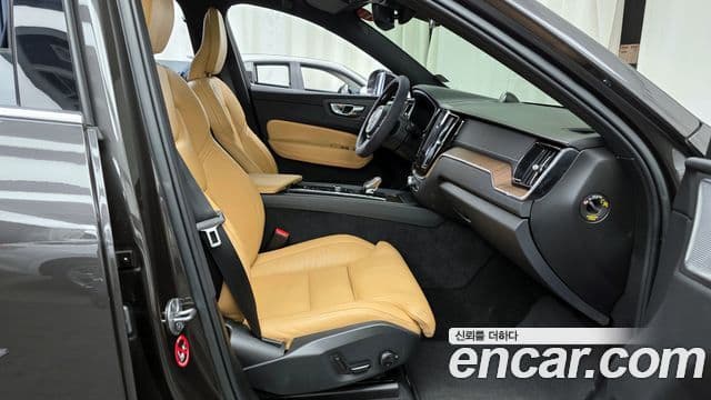 Volvo XC60 2022 — Şəkil 11/20
