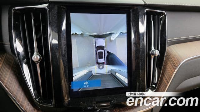 Volvo XC60 2022 — Şəkil 15/20