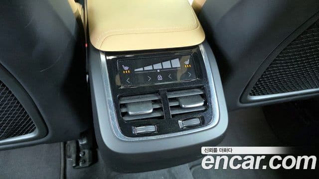 Volvo XC60 2022 — Şəkil 18/20