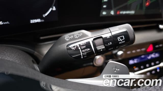 Kia Carnival 2023 — ფოტო 18/20