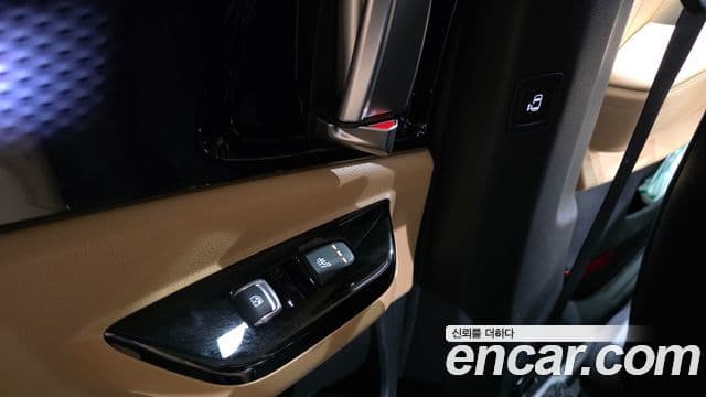 Kia Carnival 2023 — ფოტო 19/20