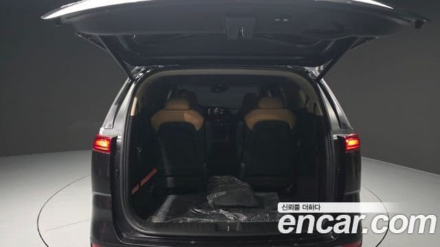 Kia Carnival 2023 — ფოტო 20/20