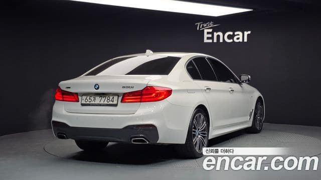BMW 5 Series 2018 — ფოტო 2/20