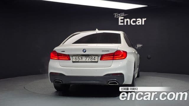 BMW 5 Series 2018 — ფოტო 4/20