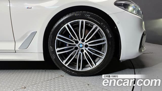 BMW 5 Series 2018 — ფოტო 5/20