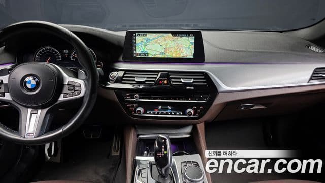BMW 5 Series 2018 — фото 14 из 20