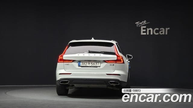 Volvo V60 Cross Country 2021 — Şəkil 4/20