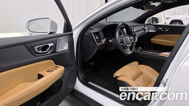 Volvo V60 Cross Country 2021 — Şəkil 10/20