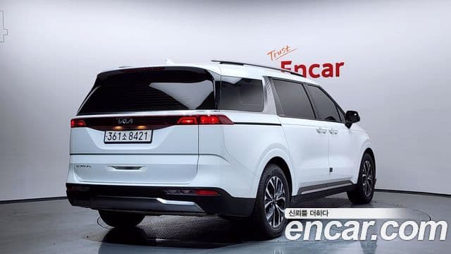 Kia Carnival 2022 — ფოტო 2/20