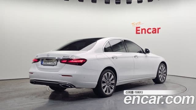 Mercedes-Benz E-Class 2021 — ფოტო 13/20