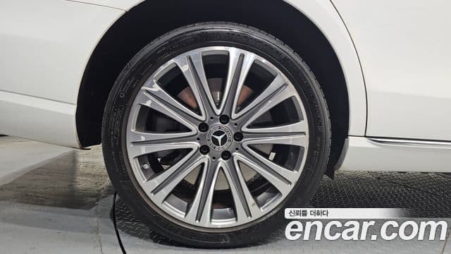 Mercedes-Benz E-Class 2021 — ფოტო 5/20