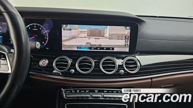 Mercedes-Benz E-Class 2021 — ფოტო 8/20