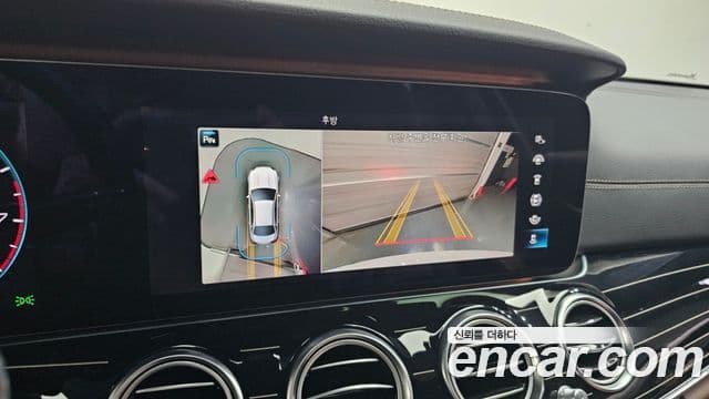 Mercedes-Benz E-Class 2021 — ფოტო 18/20