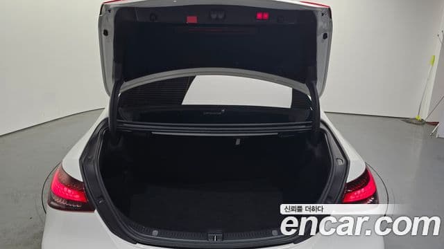 Mercedes-Benz E-Class 2021 — ფოტო 4/20
