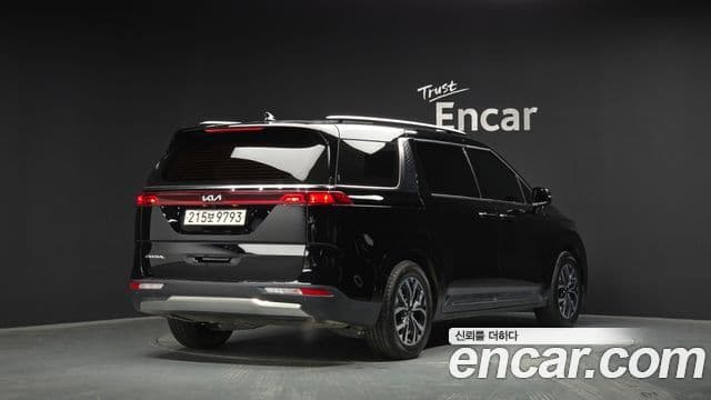 Kia Carnival 2023 — ფოტო 2/20