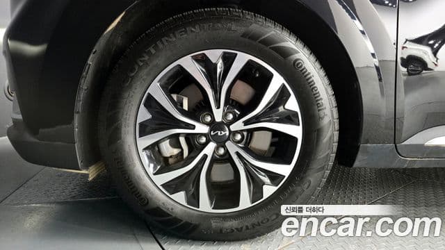Kia Carnival 2023 — ფოტო 5/20