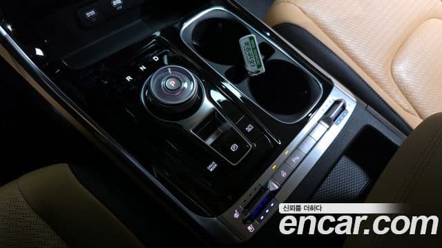 Kia Carnival 2023 — ფოტო 9/20