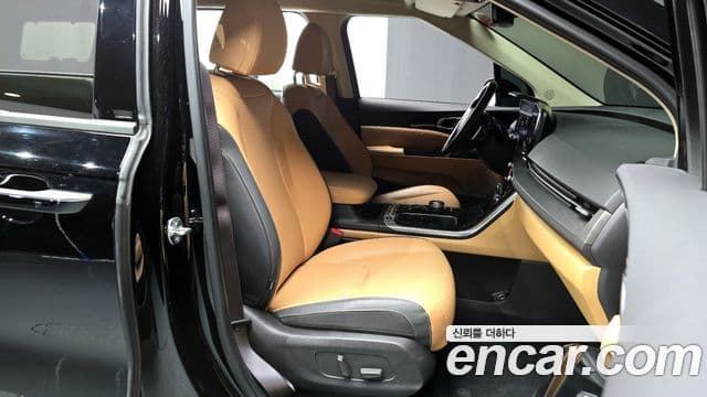 Kia Carnival 2023 — ფოტო 10/20